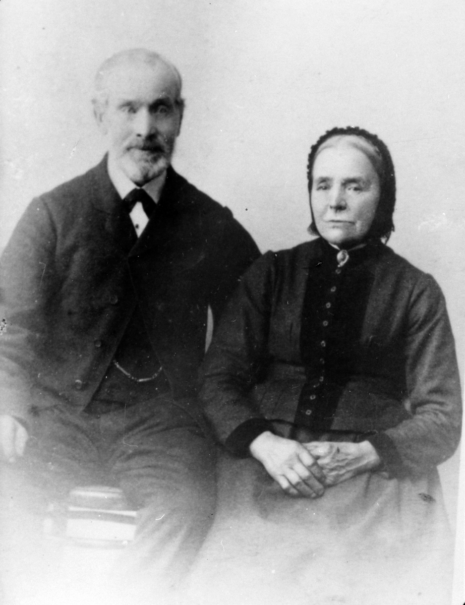Anno Domkirkeodden, Gudbrand Kristoffersen Øvern (1825-1911) med kone Marie (f.Alfstad 1814-1899). Øvern, Stavsjø, Hedmark.