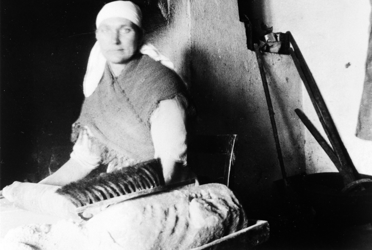 Anno Domkirkeodden, Ambjørg Børstad, bakstekone, flatbrødbaking, Sølvsberg-eie, Nes, Hedmark.