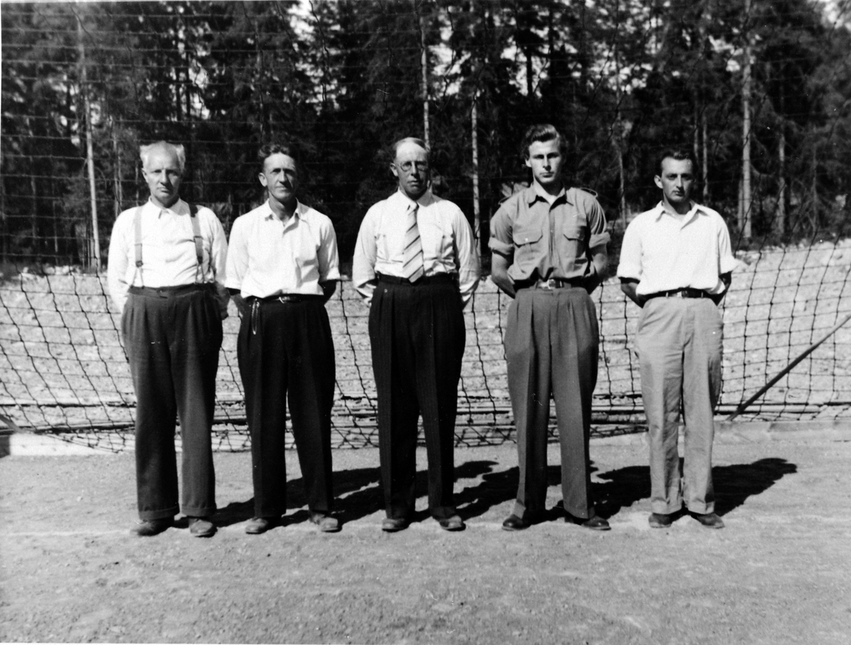 Anno Domkirkeodden, Styret i Brufoss Idrettslag ved baneåpninga den 22/6-1951. Fra venstre er Tore Bårdseth, Even Krokengen, Karl Nygård, Jarle Lunde, Ole Skar. Brufossbana/Kvernstubrua, Ringsaker.