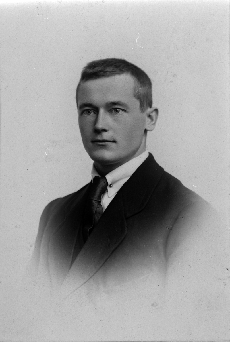 Anno Domkirkeodden, Portrett, Karl Baardseth, født 1900, Ringsaker, 1921.