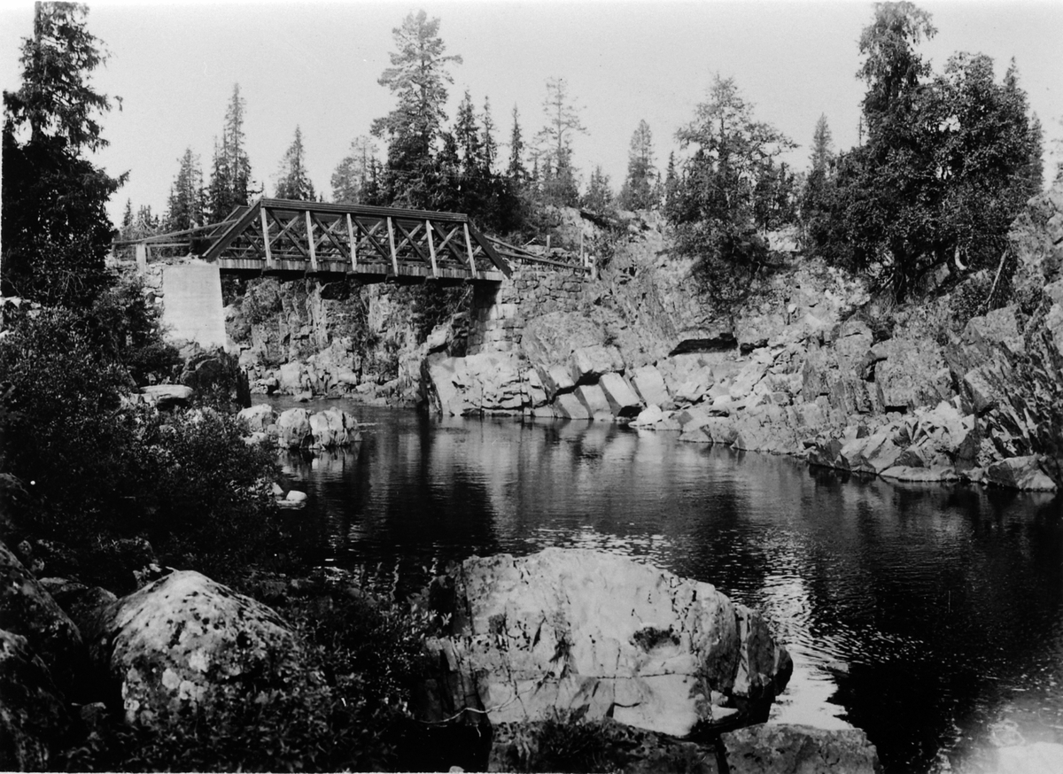 Anno Domkirkeodden, Brua over Åsta mot Bjønnåsen. Ca. 1930-35.
