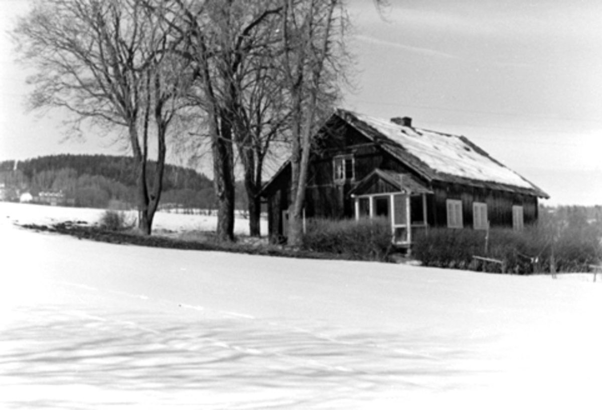 Anno Domkirkeodden, Eksteriør. Husmannsplassen Bekken, Grefsheim, Nes, Hedmark. Vinter.