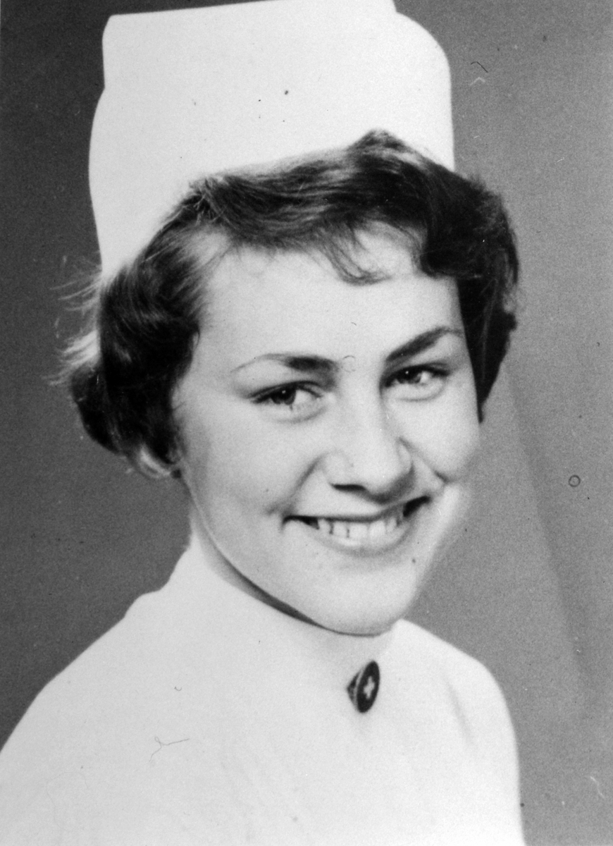 Anno Domkirkeodden, Portrett, barnepleier Turid Roterud, kvinneklinikken på Furnes, 1961.