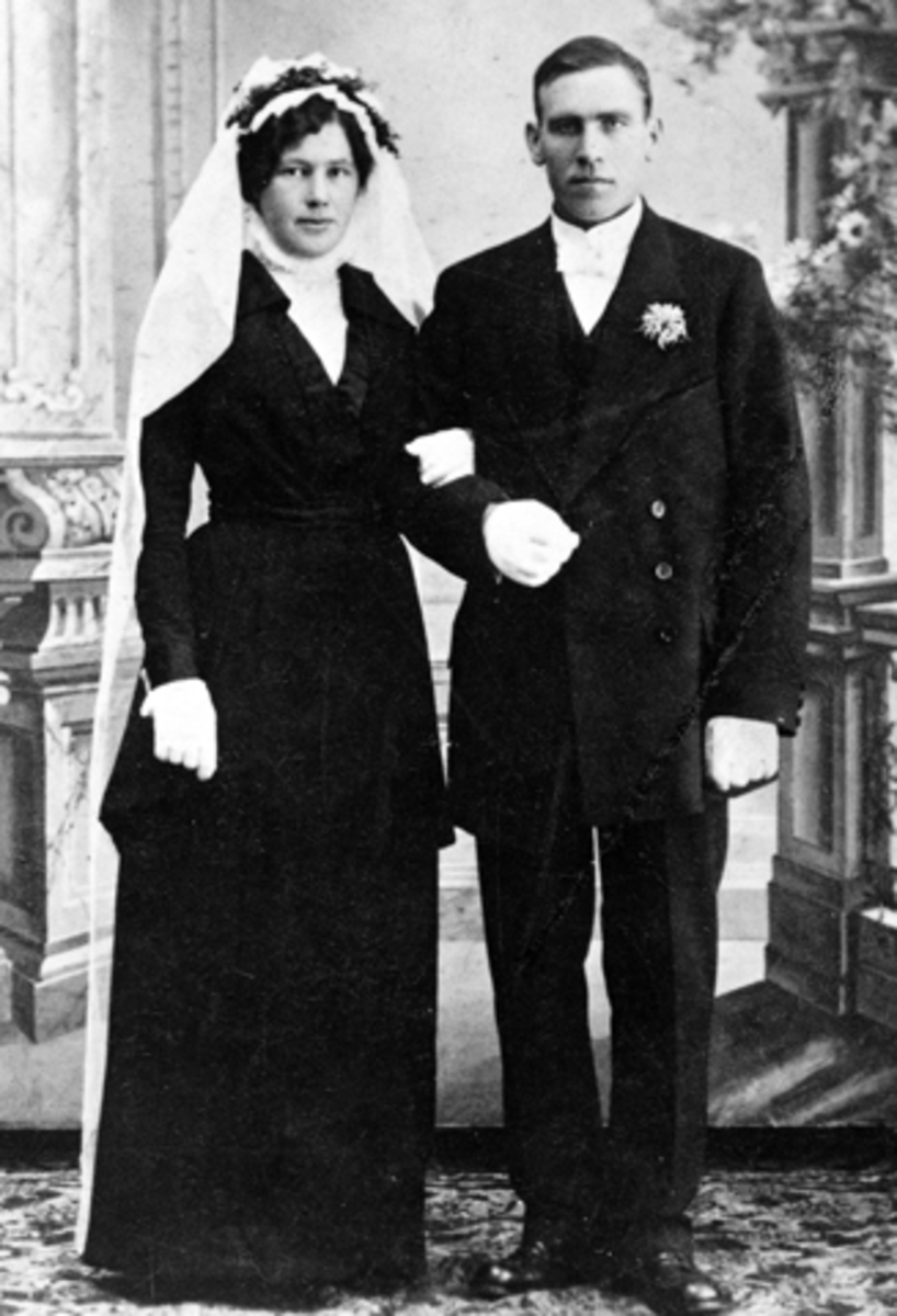 Anno Domkirkeodden, Mina født Mauseth (21/7 - 1892) og Kristian Dahlsveen (9/7 - 1885), gift (19/11 - 1914, Furnes, Ringsaker.