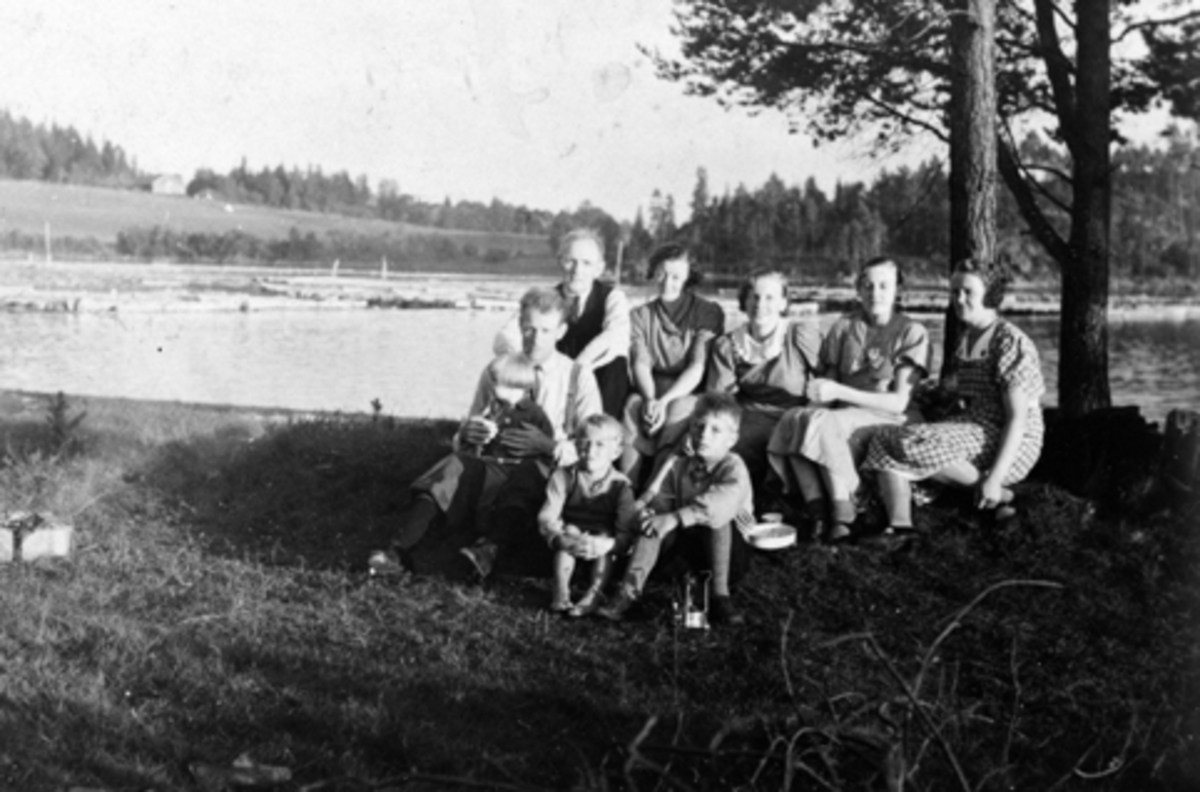 Anno Domkirkeodden, Familien Østeraas, Kastbakken ved Steinvik, Moelv. 1943.