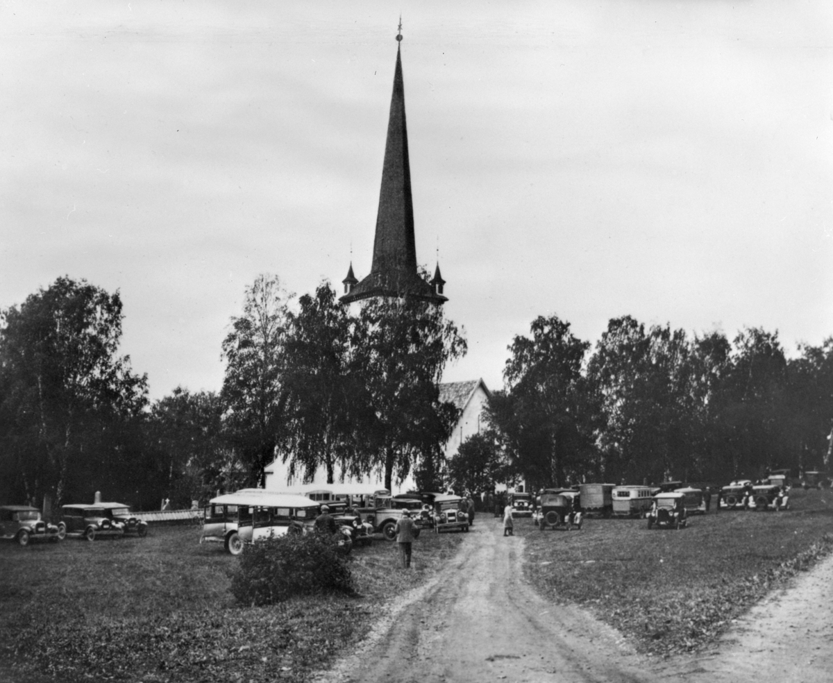 Ukjent, Ringsaker kirke, parkering, busser og biler