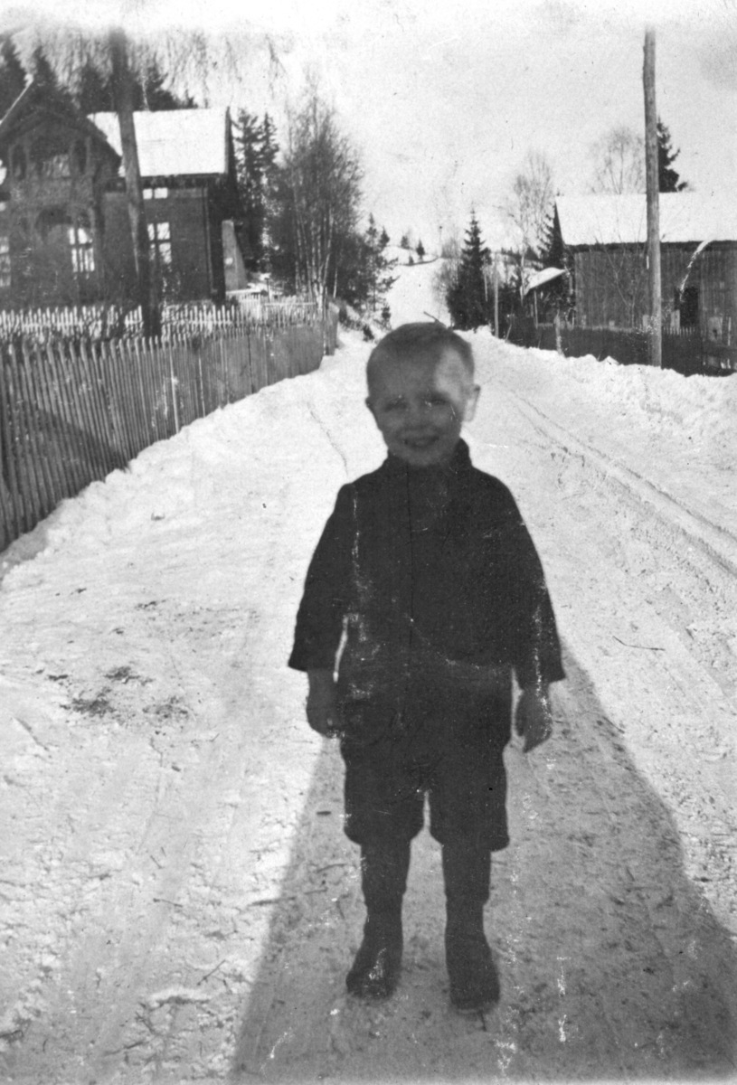 Mikkel Sveinhaug, Ukjent gutt, barn, vinter