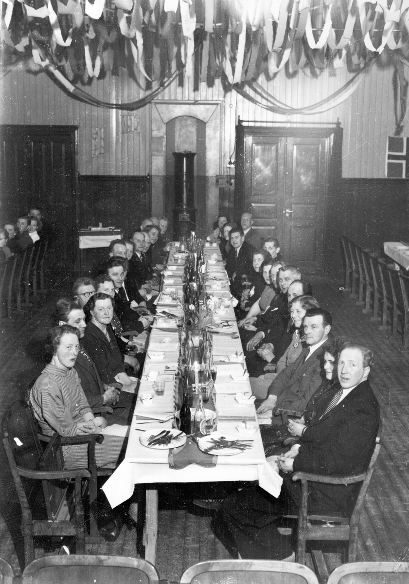Ukjent, Moelven idrettslag 50 års jubileum, Folkets hus, Moelv. Festmiddag. 1954.