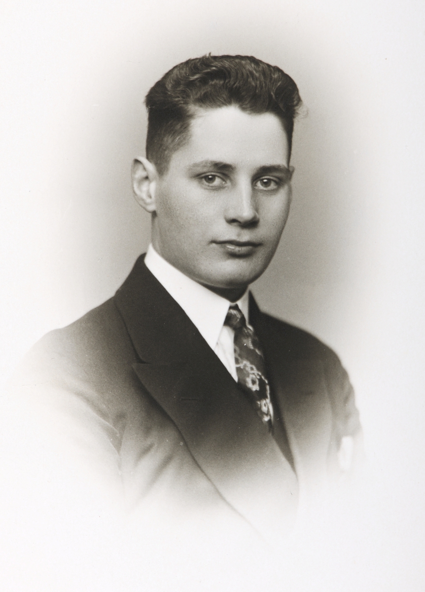 Christian Grundseth, John Mordal 1910-1983. Brumunddal.