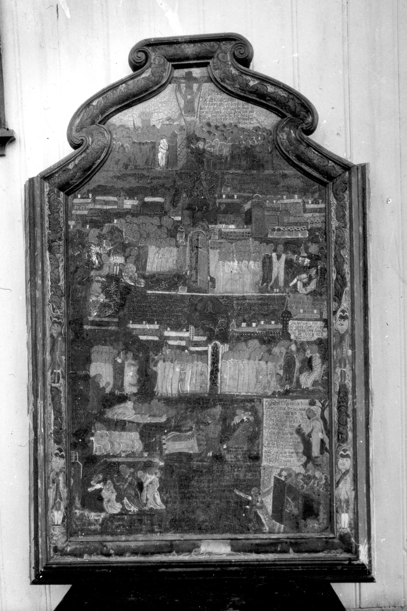 Ukjent, Veldre kirke, minnetavle etter snekker og treskjærer Paul Henriksen Trætsveen, datert 1782.