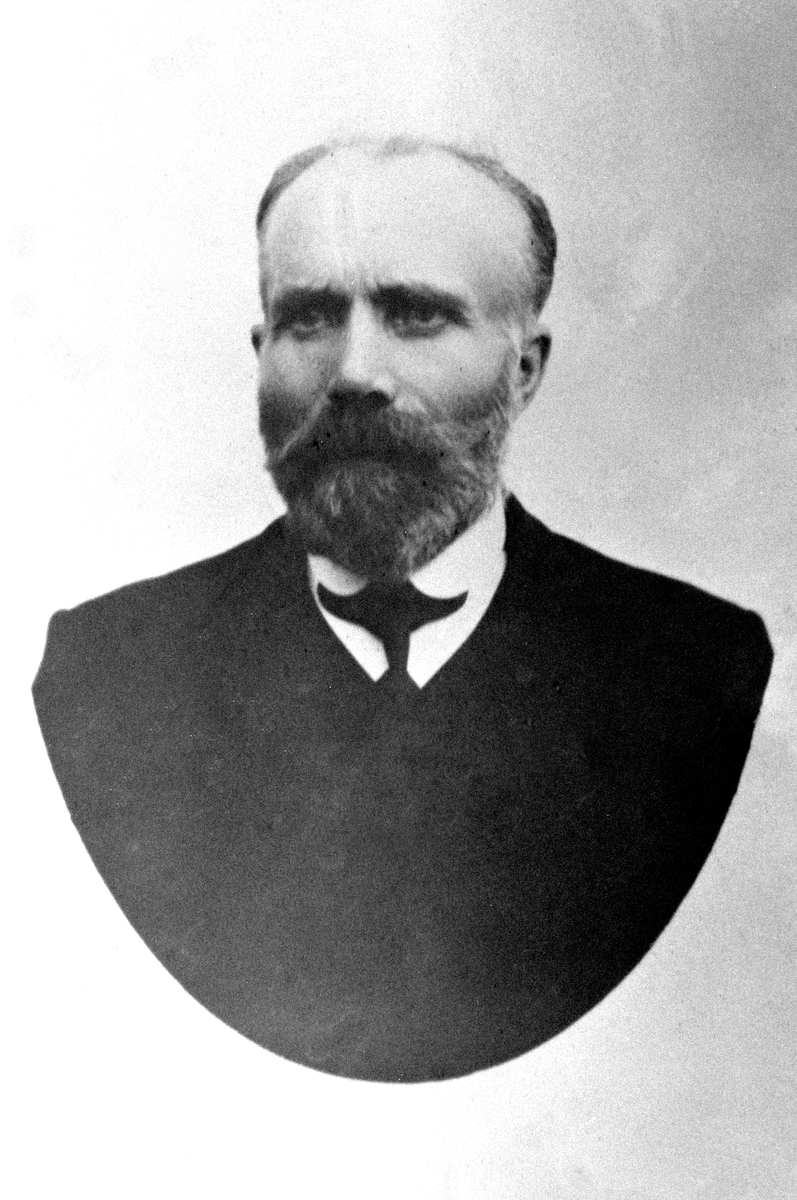 Anno Domkirkeodden, PORTRETT: HELGE ÅSBAKKEN FØDT: 1858, AASBAKKEN