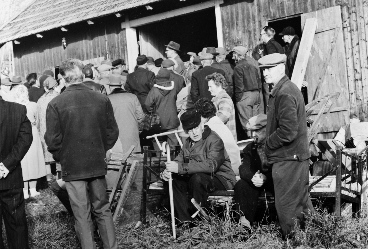 Anno Domkirkeodden, AUKSJON ETTER KRISTIAN KJØS, MYE FOLK, HOLSVEEN