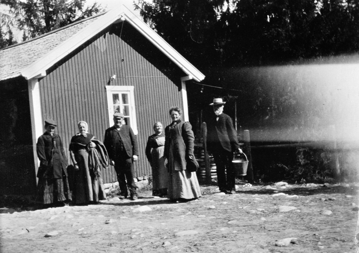 Anno Domkirkeodden, SETERSTØRHUS, GÅSBU, GRUPPE: 6, FRA HØYRE: ERIK SELSJORD, UKJENT, KAREN TØMMERHOLEN, ELINE SELSJORD I MIDTEN, RESTEN UKJENT, VANG ALLMENNING