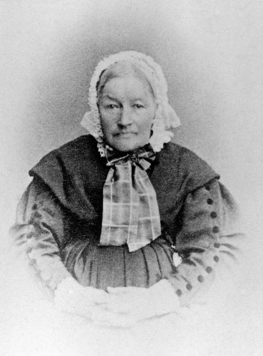 Anno Domkirkeodden, PORTRETT: HANNA WINSNES, VANG PRESTEGÅRD. SE OGSÅ: DOK 40887, 40889, 25978, 19076.