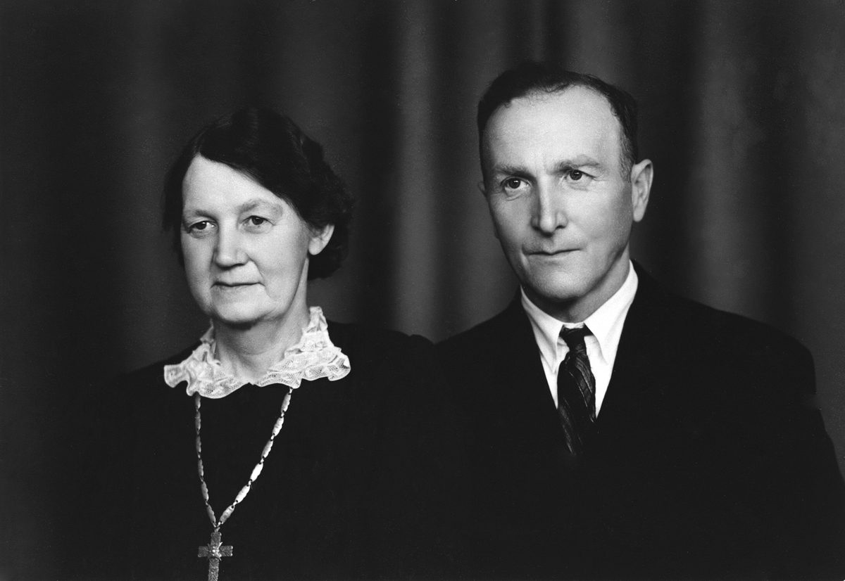 Anno Domkirkeodden, MIKKEL ÅSBAKKEN 1892-1973 OG LINA ÅSBAKKEN 1890-1974.