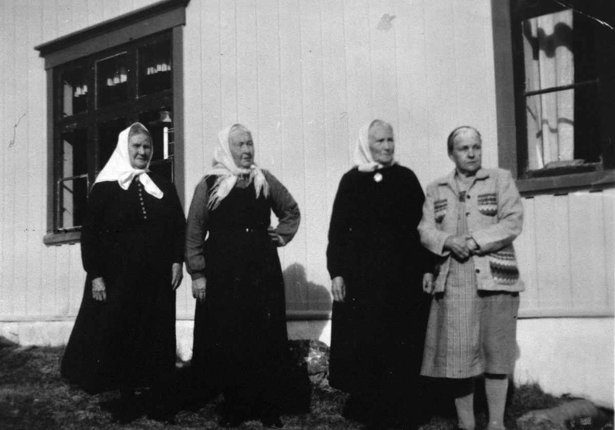 Anno Domkirkeodden, GR: 4, DAMER, 3 SMÅBRUKERKONER: Juline SOLBERG, ANNA Bronkebakken, MATHEA KROGEN, + JOHANNE RØNNINGEN fra TRYSIL, LØTEN