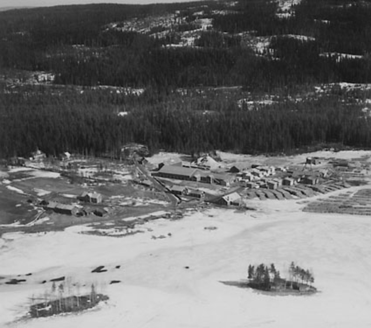 Widerøes Flyveselskap A/S, HARASJØEN, ROMEDAL ALLMENNING, STØSAGA, SAGBRUK, FLYFOTO