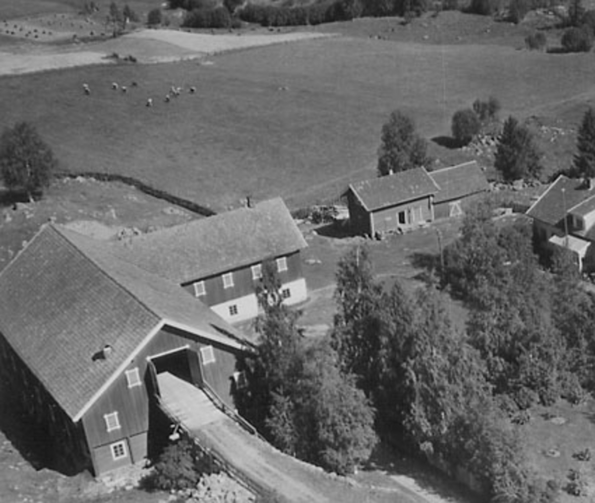Widerøes Flyveselskap A/S, GRØTHOLM GÅRD, FLYFOTO