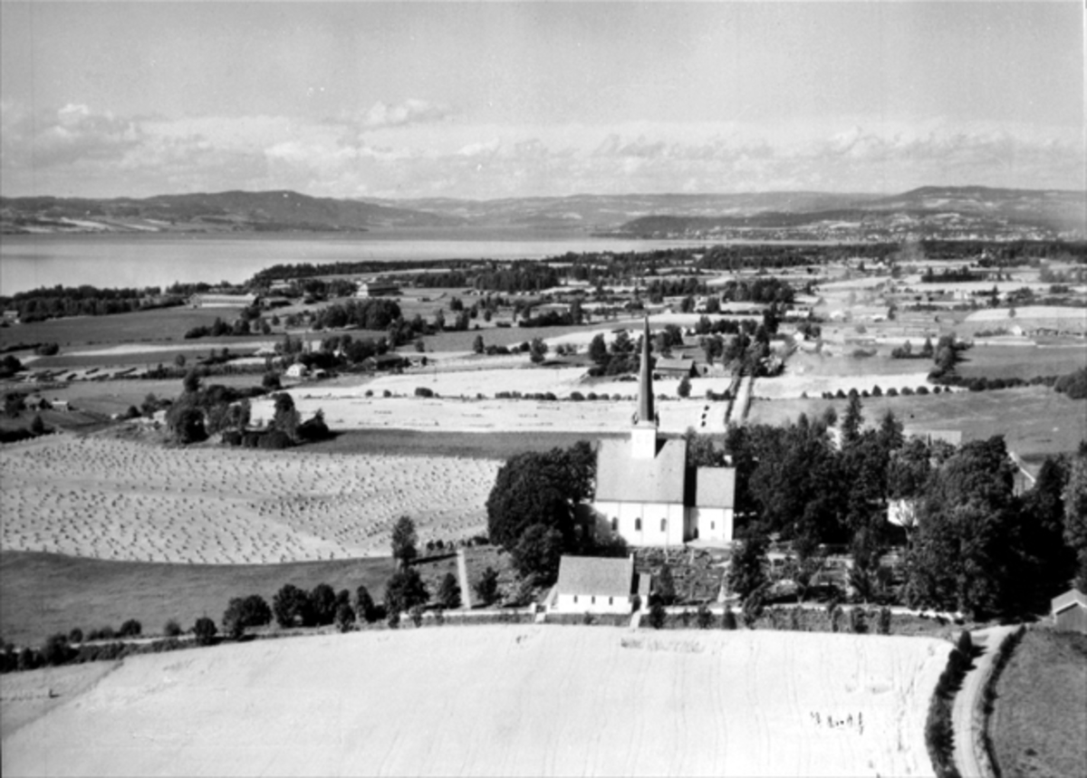 Widerøes Flyveselskap A/S, STANGE KIRKE, FLYFOTO