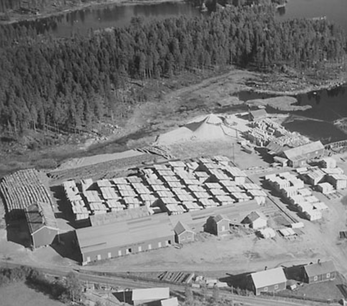 Widerøes Flyveselskap A/S, VALLSET SAG OG HØVLERI, FLYFOTO