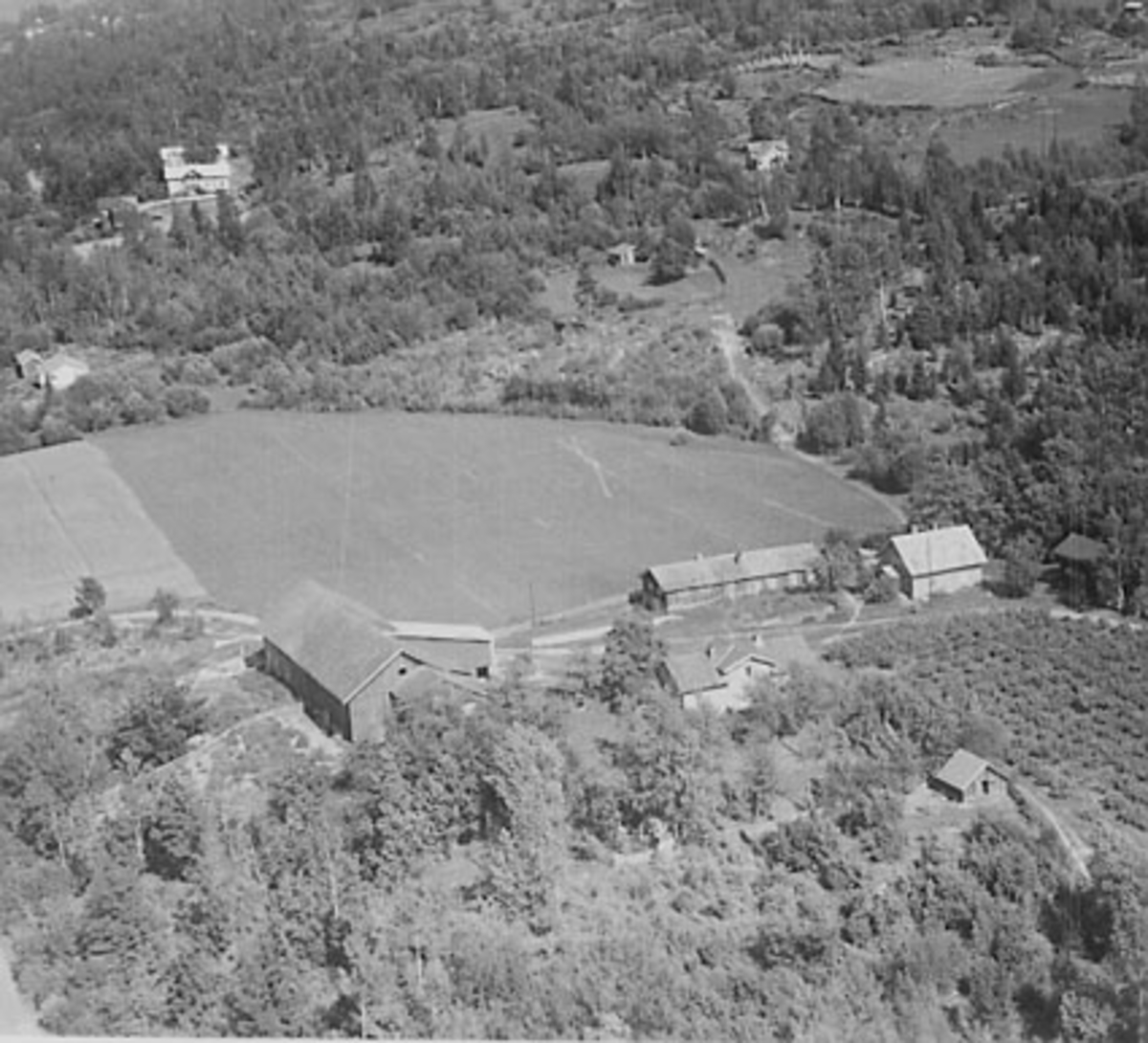 Widerøes Flyveselskap A/S, NORDRE HESTNES GÅRD, FLYFOTO