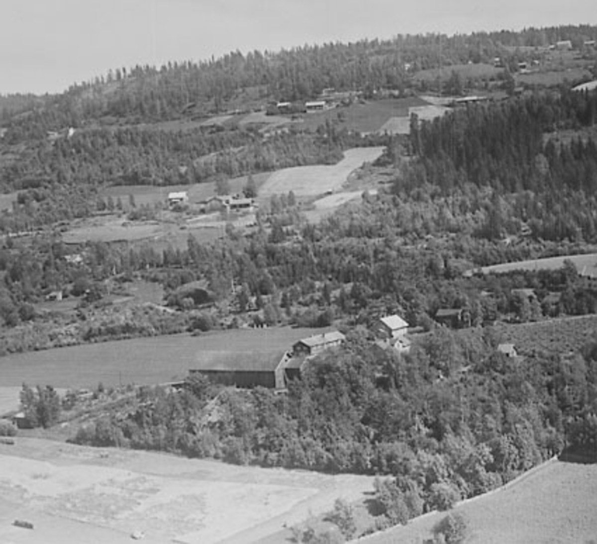 Widerøes Flyveselskap A/S, NORDRE HESTNES GÅRD, FLYFOTO