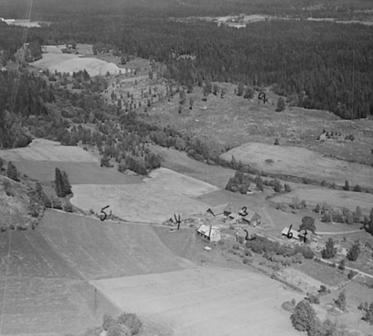 Widerøes Flyveselskap A/S, VARDEBERG GÅRD, FLYFOTO