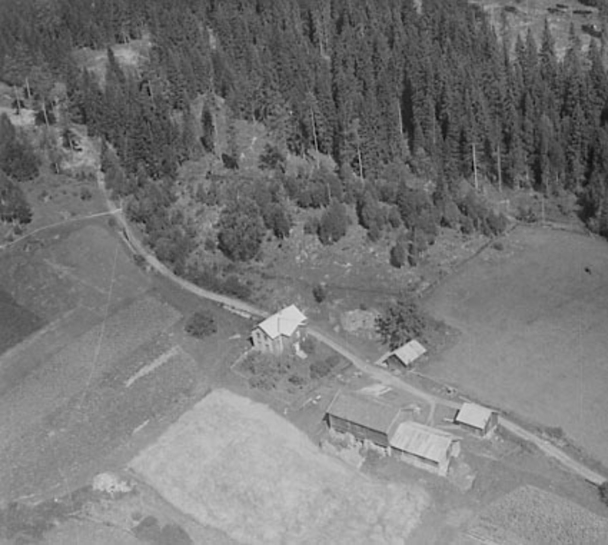 Widerøes Flyveselskap A/S, DROMSRUD GÅRD, FLYFOTO