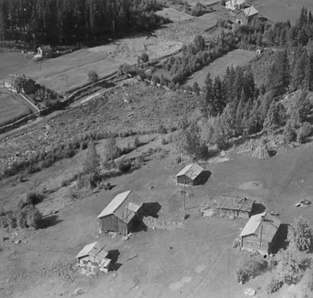 Widerøes Flyveselskap A/S, FLYFOTO TYRIBERGET GARD, VALLSET