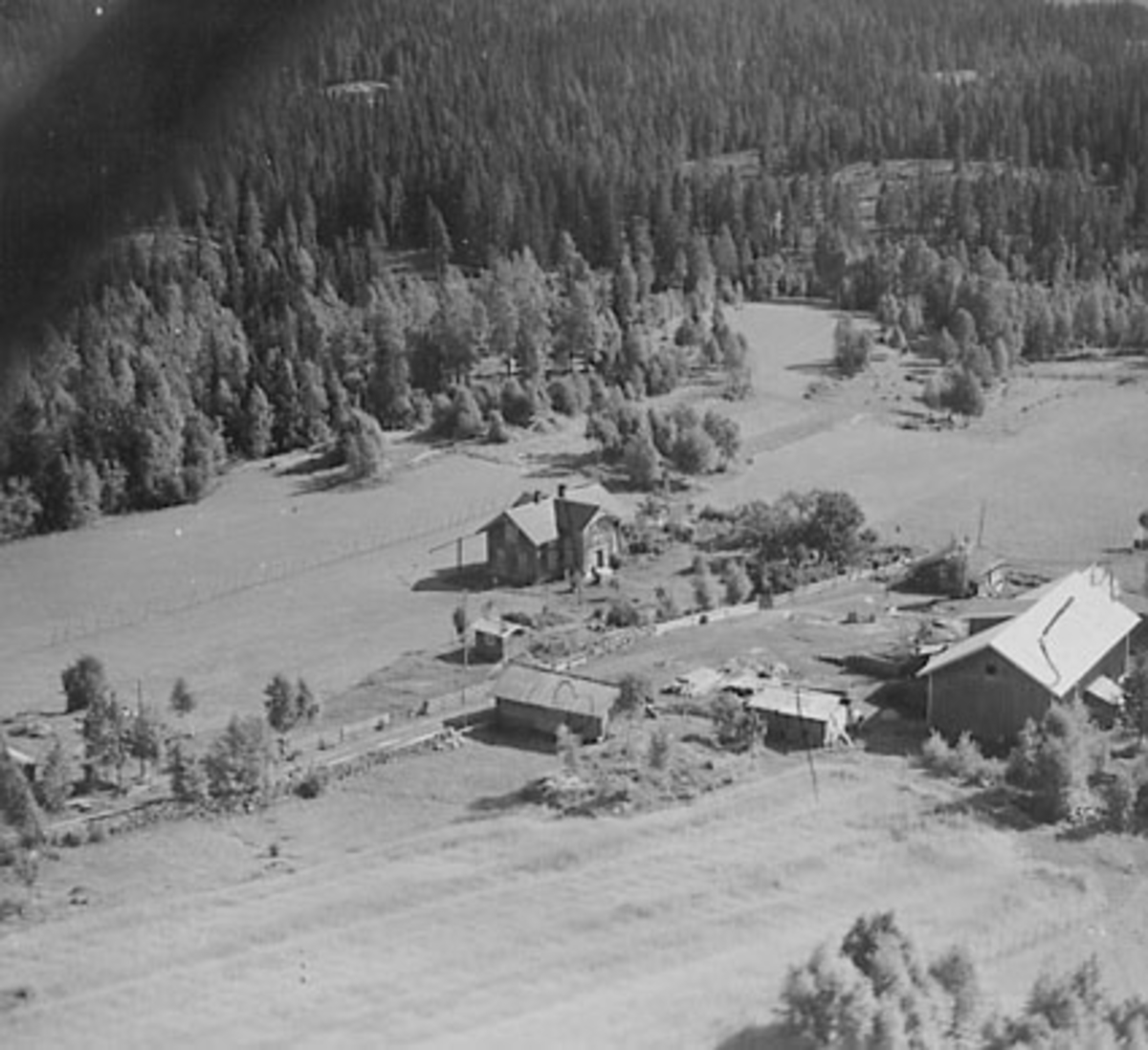 Widerøes Flyveselskap A/S, FLYFOTO LUNDEN, ÅSVANG