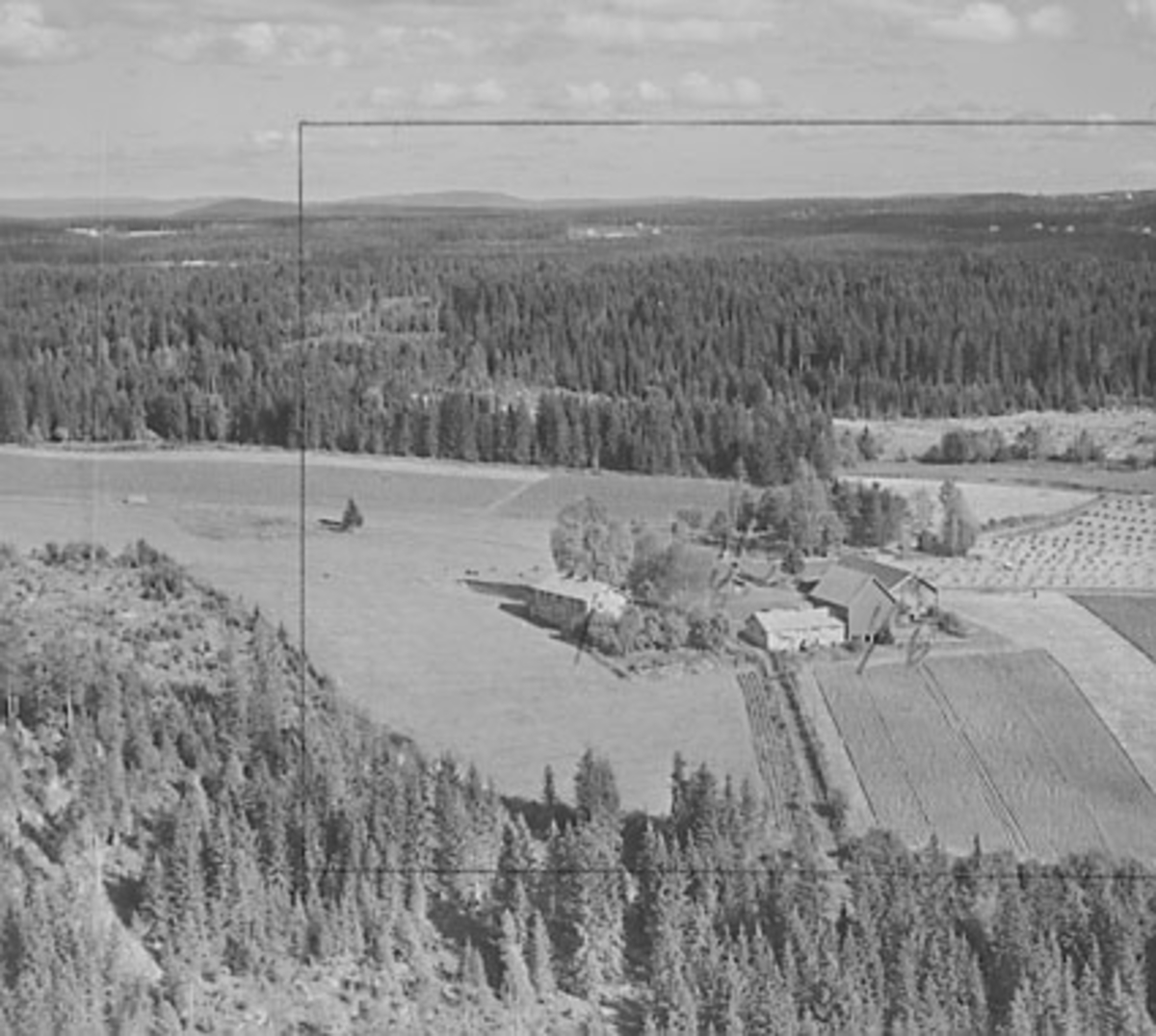 Widerøes Flyveselskap A/S, FLYFOTO BRATVOLD, ÅSVANG
