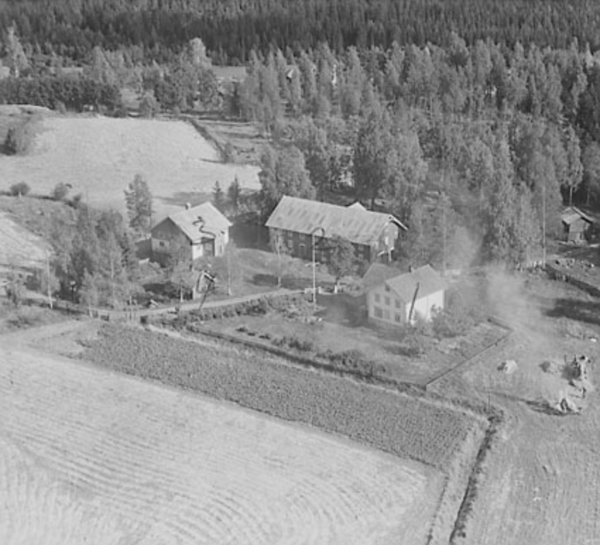 Widerøes Flyveselskap A/S, FLYFOTO SÆTERSBAKKEN, ÅSVANG