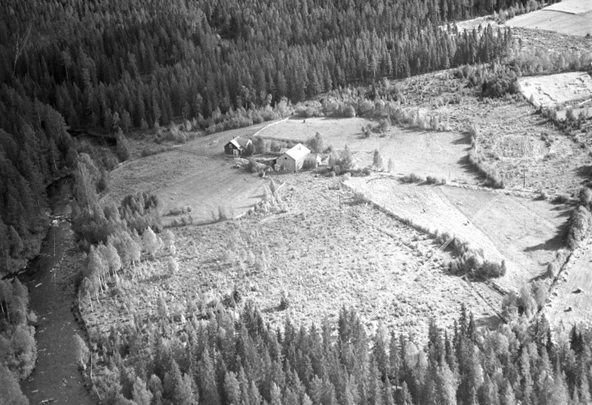 Widerøes Flyveselskap A/S, FLYFOTO STORMOEN 265-1, ÅSVANG
