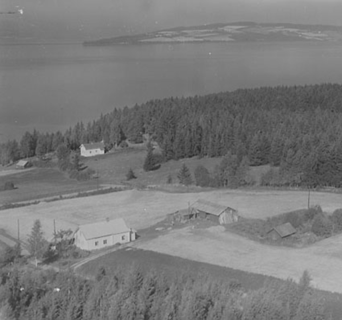 Widerøes Flyveselskap A/S, FLYFOTO FRANGSVEEN, STANGE