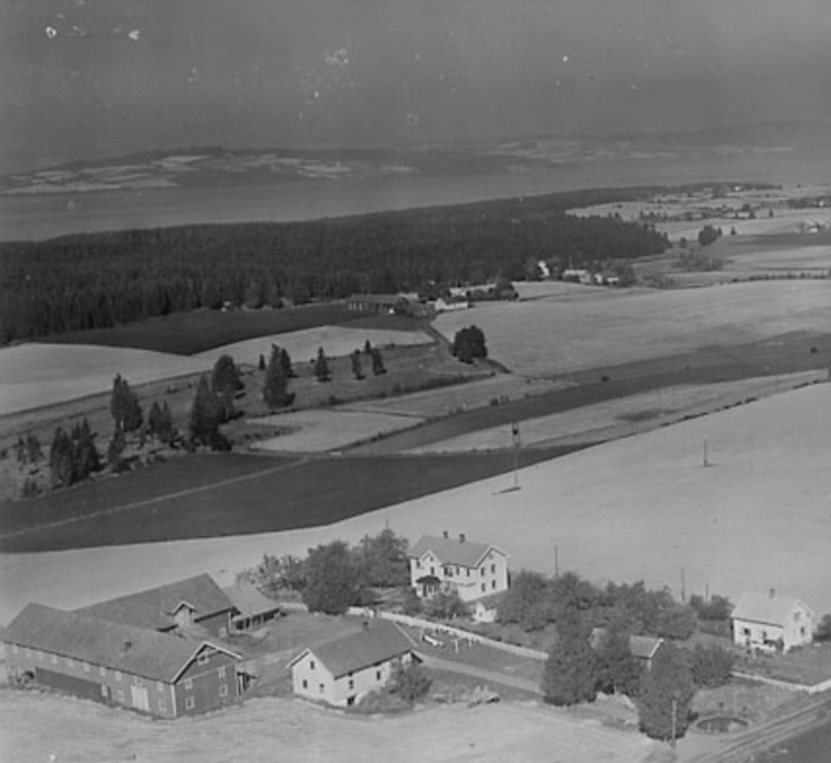 Widerøes Flyveselskap A/S, FLYFOTO RAA SØNDRE, RÅ, STANGE