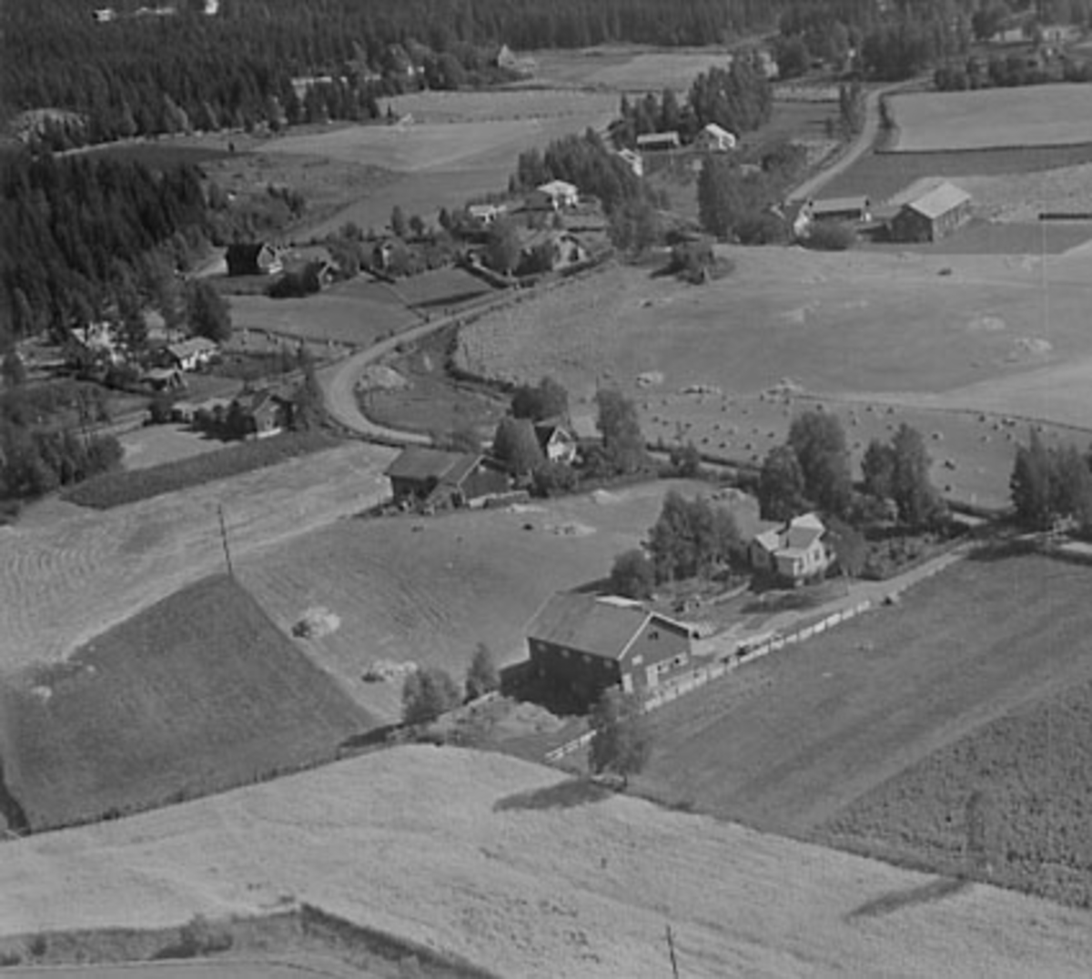Widerøes Flyveselskap A/S, FLYFOTO SKARPNOR