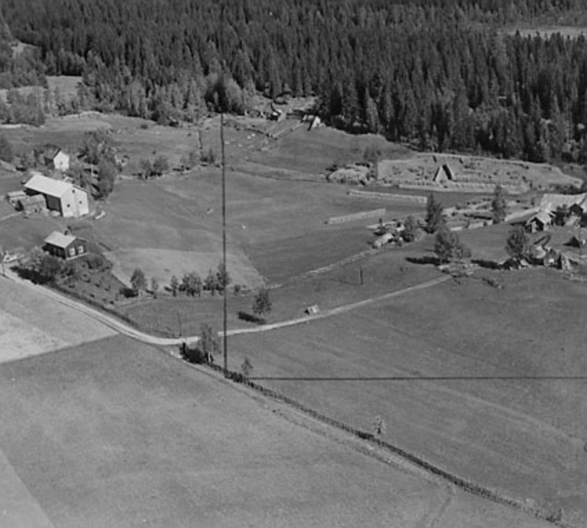 Widerøes Flyveselskap A/S, FLYFOTO FINSTUEN