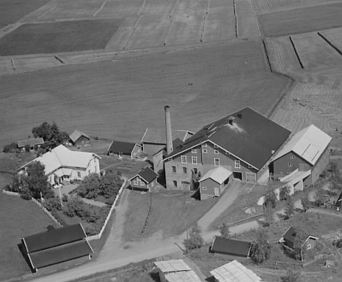 Widerøes Flyveselskap A/S, FLYFOTO ROMEDAL BRENNERI, MØLLE