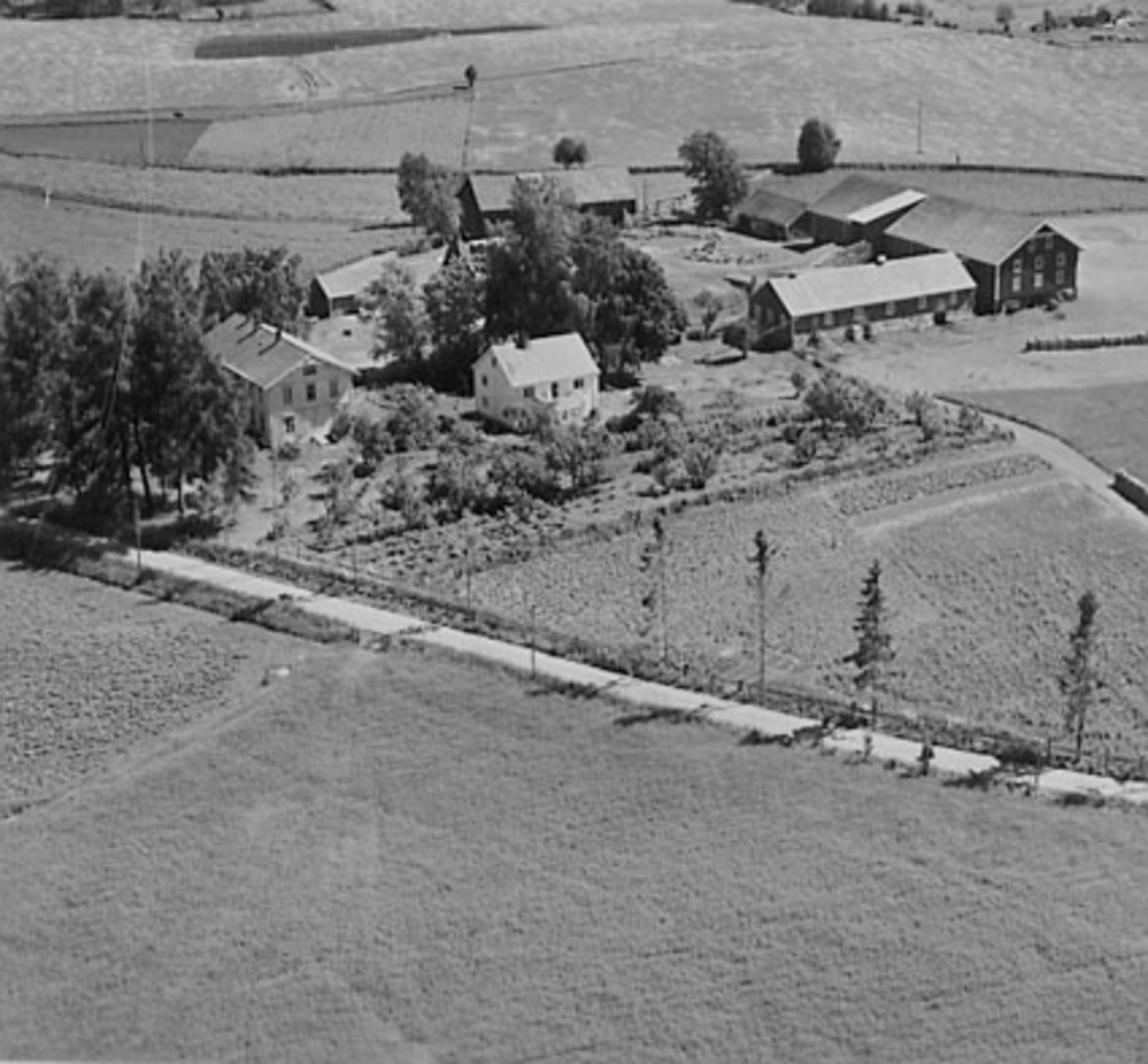 Widerøes Flyveselskap A/S, FLYFOTO LINDSTAD VESTRE