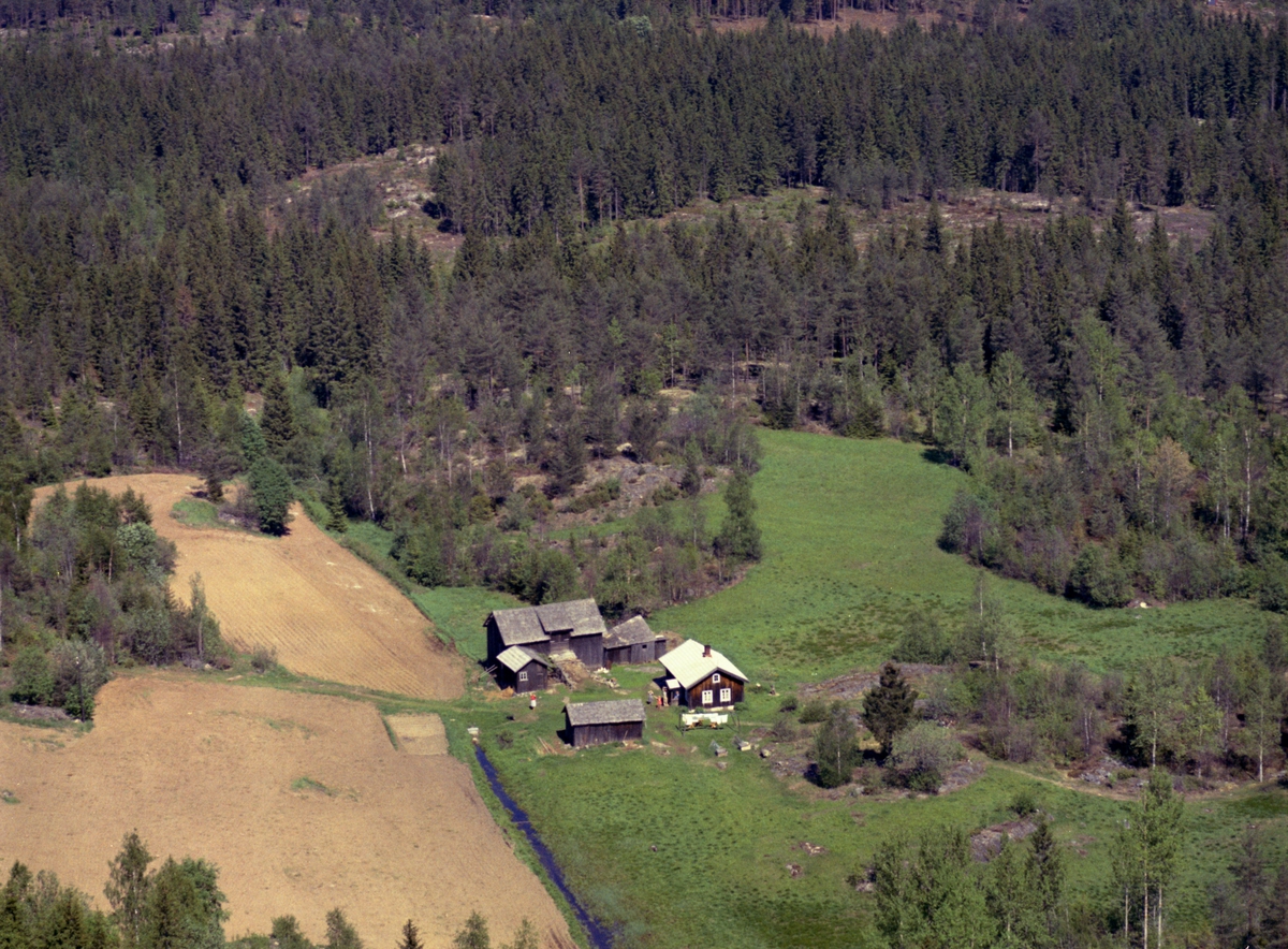 Widerøes Flyveselskap A/S, FLYFOTO AKSELRUD 102-4, STANGE
