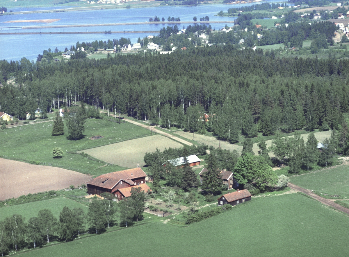 Widerøes Flyveselskap A/S, FLYFOTO NORDSVEEN, SANDVIKA