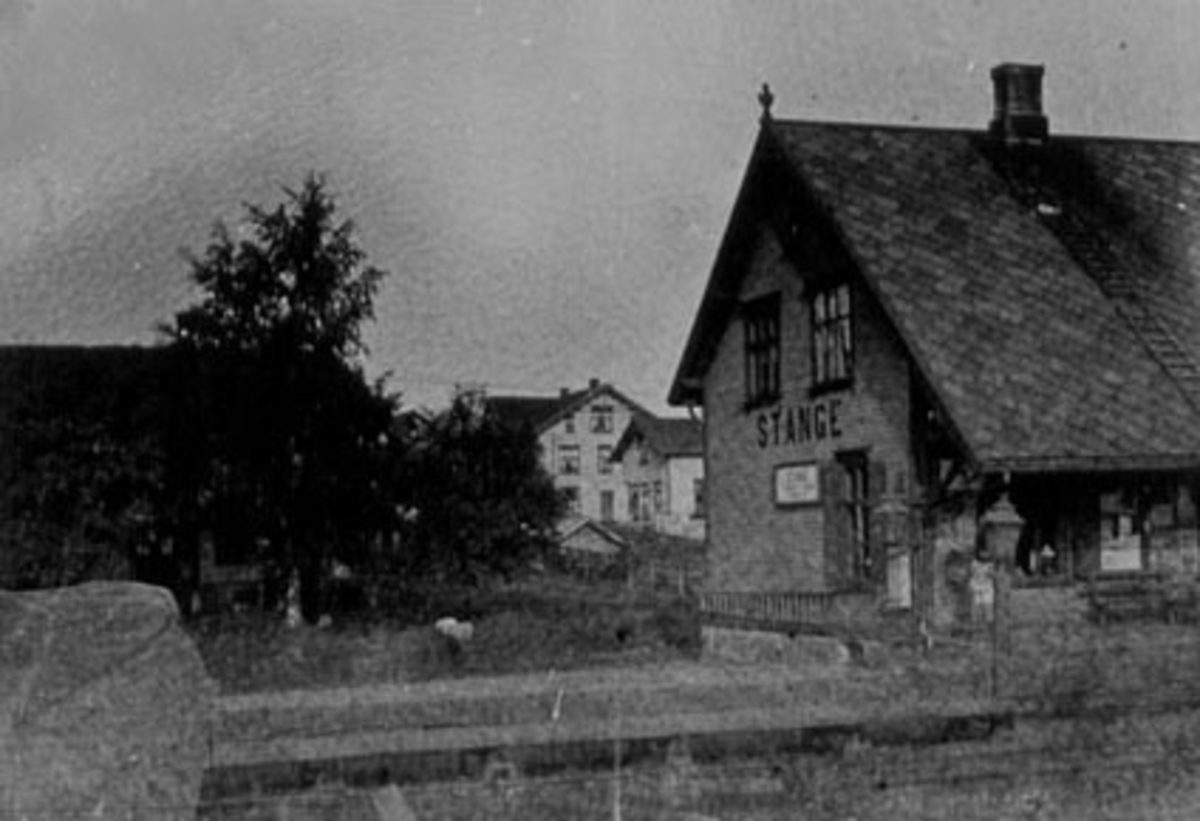 Anno Domkirkeodden, STANGE JERNBANESTASJON