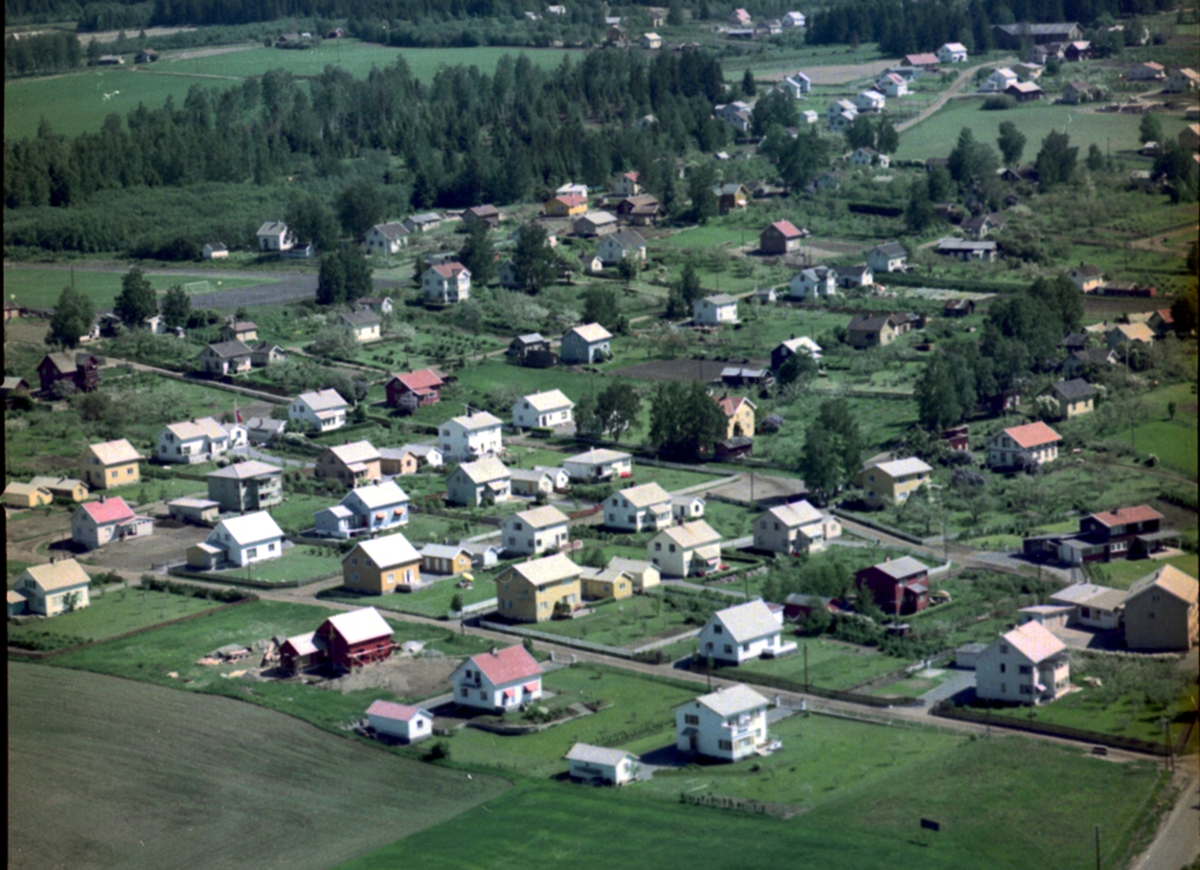 Widerøes Flyveselskap A/S, FLYFOTO BOLIGBEBYGGELSE I SANDVIKA, BEKKELAGET