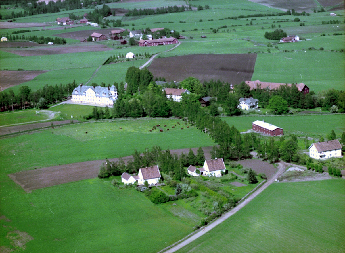 Widerøes Flyveselskap A/S, FLYFOTO JØNSBERG LANDBRUKSSKOLE