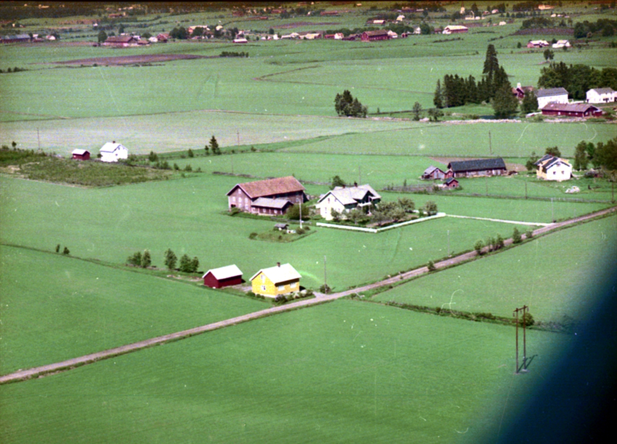 Widerøes Flyveselskap A/S, FLYFOTO OUSTAD