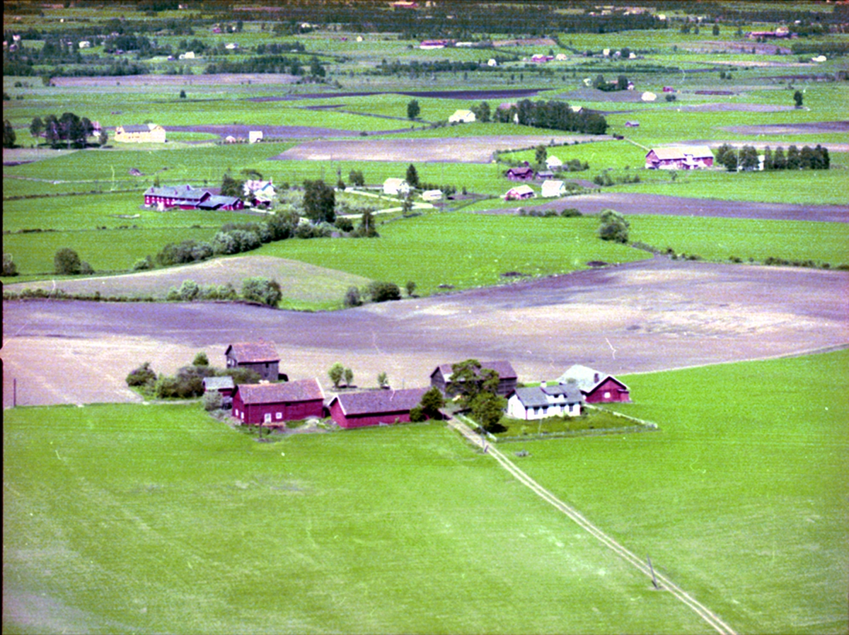 Widerøes Flyveselskap A/S, FLYFOTO LILLEBERG 221-1, ROMEDAL