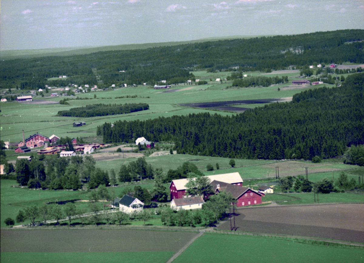 Widerøes Flyveselskap A/S, FLYFOTO BRYNI ØSTRE OG SØNDRE