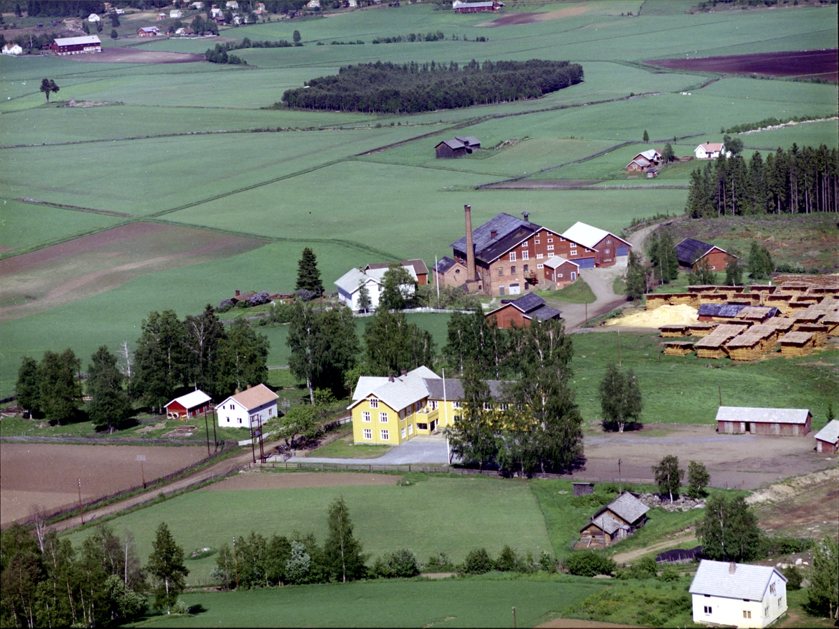 Widerøes Flyveselskap A/S, FLYFOTO ROMEDAL BRENNERI, SOLVIN SKOLE, BUSVOLD, BOLIGBEBYGGELSE