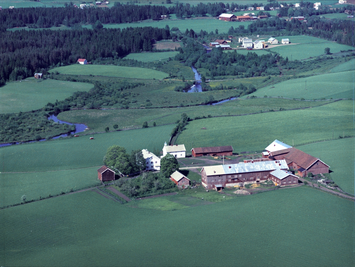 Widerøes Flyveselskap A/S, FLYFOTO VESTBRYN, ÅDALSBRUK Løten.