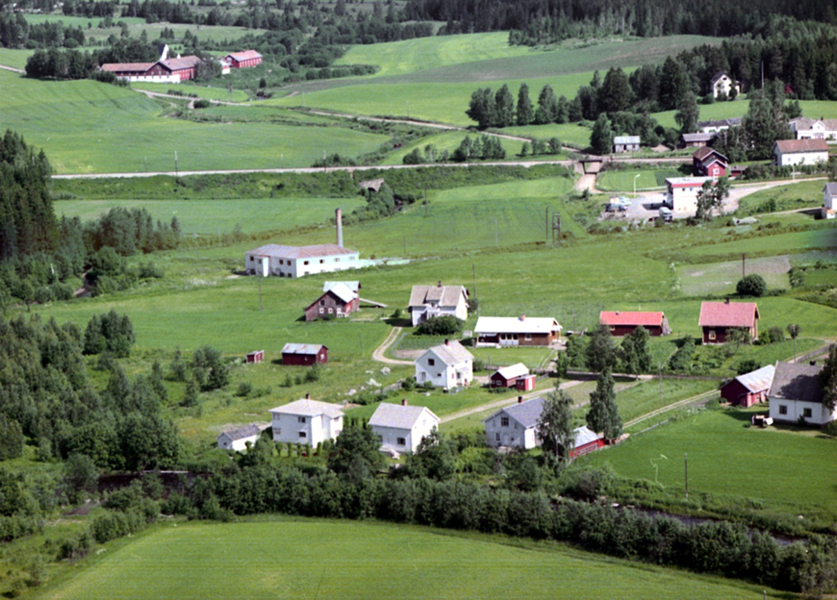 Widerøes Flyveselskap A/S, FLYFOTO BOLIGBEBYGGELSE ILSENG SENTRUM, NEGÅRD, RINDAL